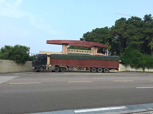  欣方圳仿大理石垃圾桶廠家為清遠高校送貨上門。