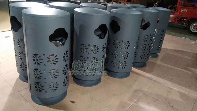 欣方圳精品定制垃圾桶表面鏤空精細(xì)雕刻，外形上設(shè)計美觀，新穎獨特！