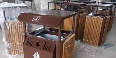 戶(hù)外單桶鋼木垃圾桶工廠批量生產(chǎn)圖
