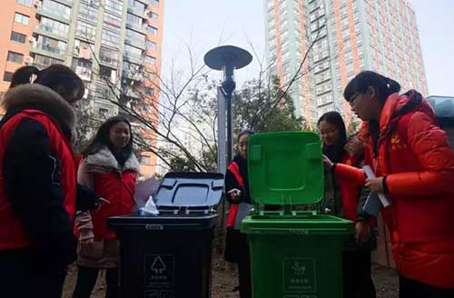 垃圾分類系列： 垃圾桶蓋合起來(lái)！