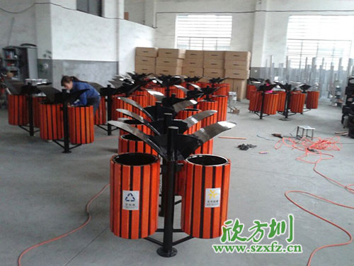 美化公園環(huán)境，就選河源鋼木垃圾桶