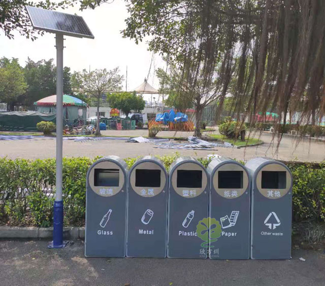 新款多分類果皮箱垃圾分類收集容器太陽能供電，智能滿溢功能通過平臺遠(yuǎn)程終端提醒