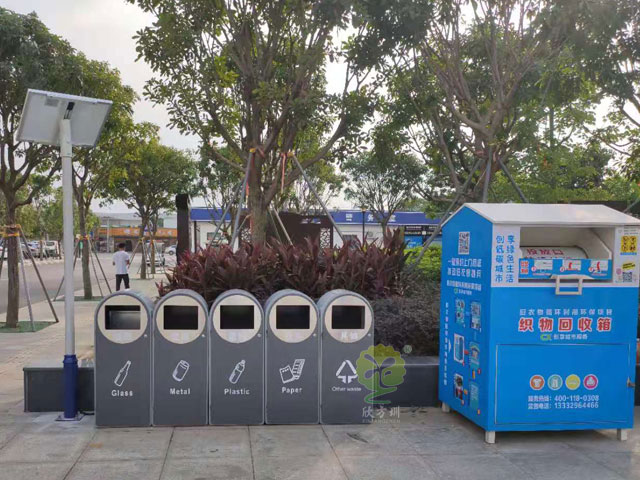 新款多分類果皮箱垃圾分類收集容器太陽能供電，智能滿溢功能通過平臺遠(yuǎn)程終端提醒